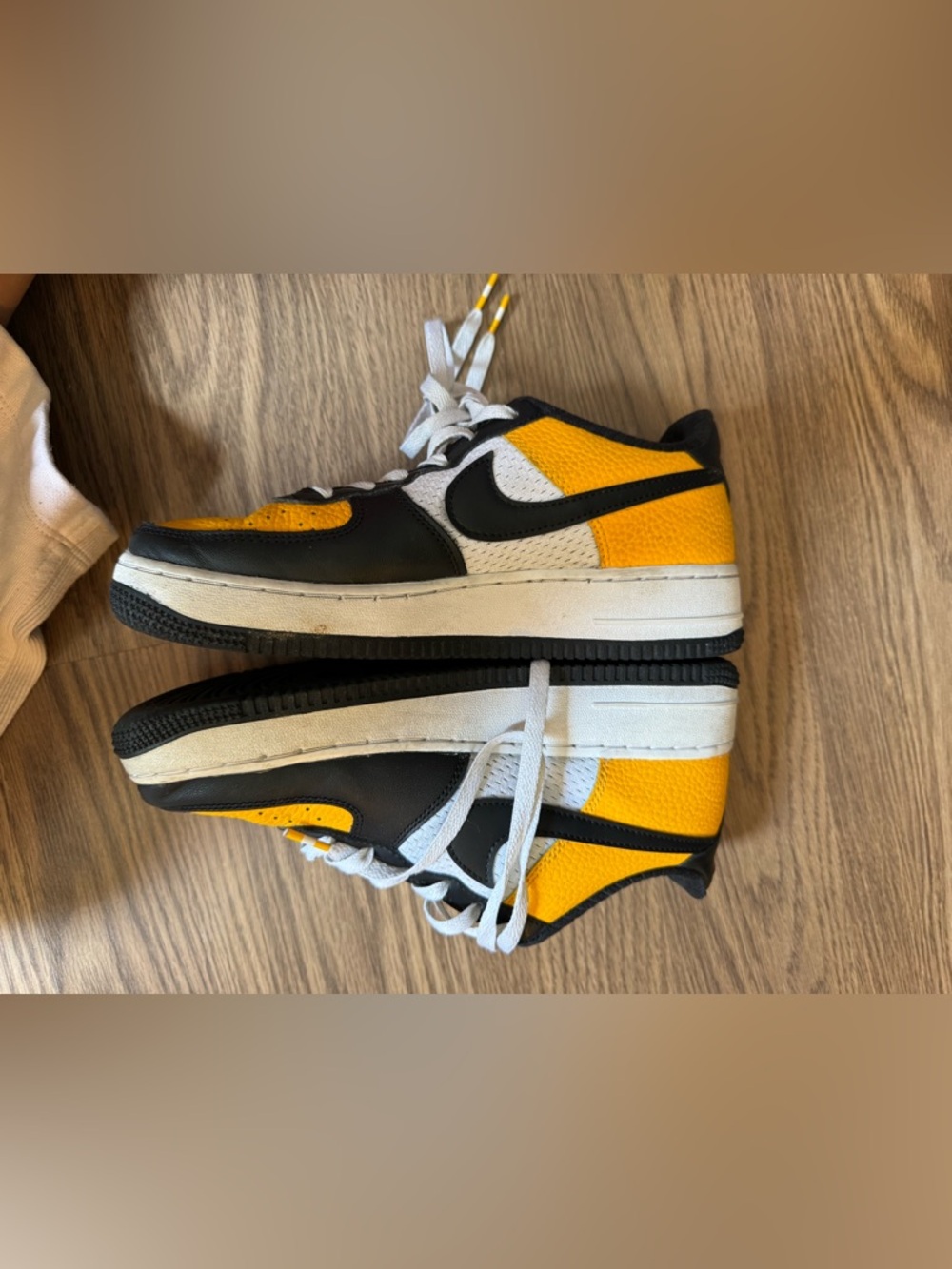 Nike Low-Top Sneakers in Yellow, Black & White - Picture 10 of 16